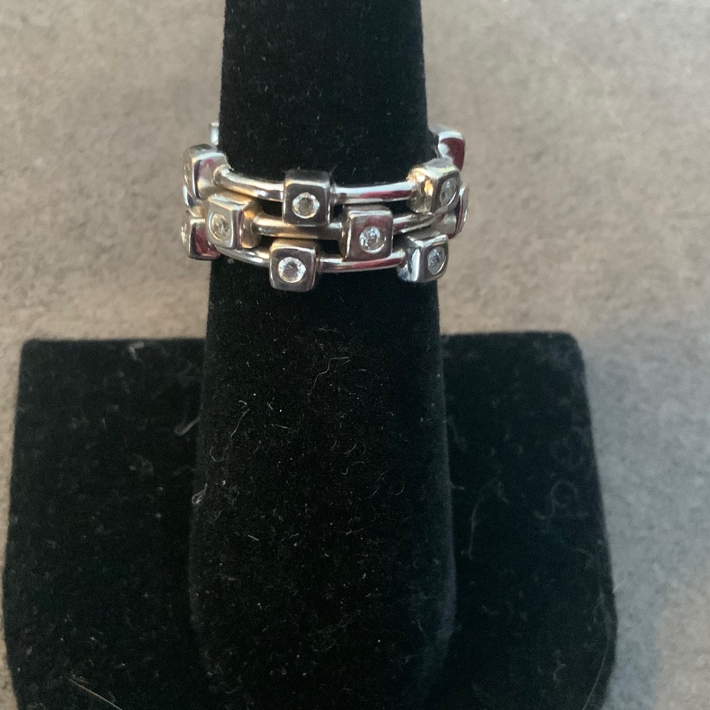 Elegant Sterling Silver and CZ Women's Ring - Picture 2 of 2